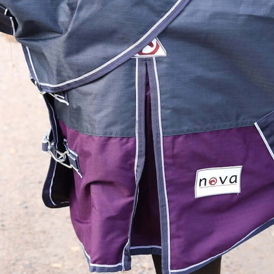 Regntäcke med avtagbar hals Hurricane Navy/Plum säljs av Fåglasång 