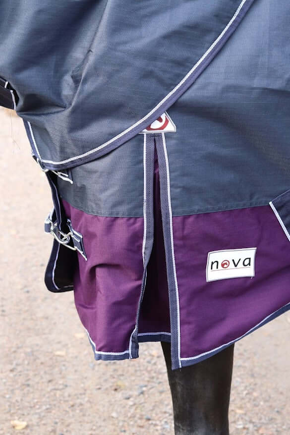 Regntäcke med avtagbar hals Hurricane Navy/Plum säljs av Fåglasång 